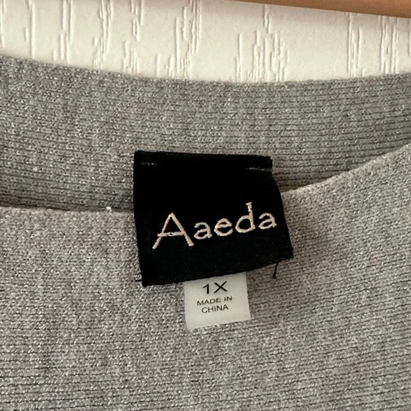 Aaeda Plus 1X Grey Felted Floral Print Long Slouchy Tunic Long Winter Sweater - Picture 3 of 4